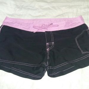 "Tilt" black and pink running/without shorts.
